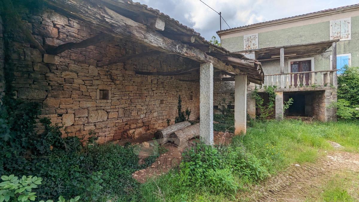 Stara istrska kamnita hiša za obnovo, 20 km od Poreča