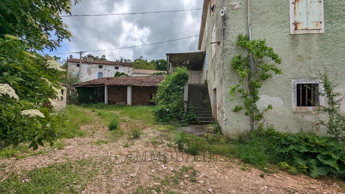 Stara istrska kamnita hiša za obnovo, 20 km od Poreča