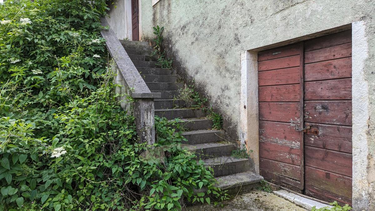 Stara istrska kamnita hiša za obnovo, 20 km od Poreča