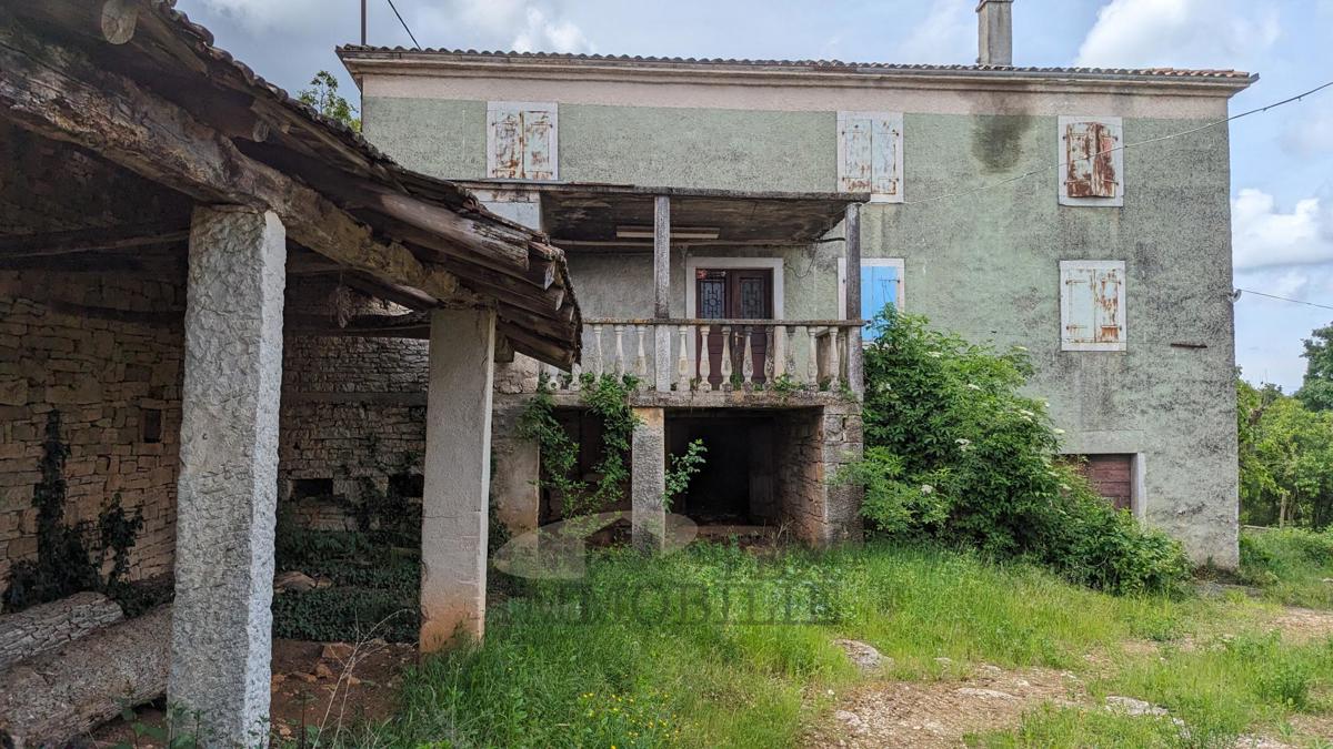 Stara istrska kamnita hiša za obnovo, 20 km od Poreča
