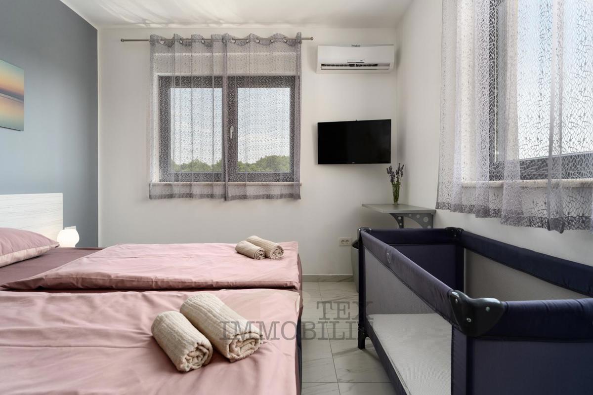 Moderna hiša z bazenom in pogledom na morje, 158m2