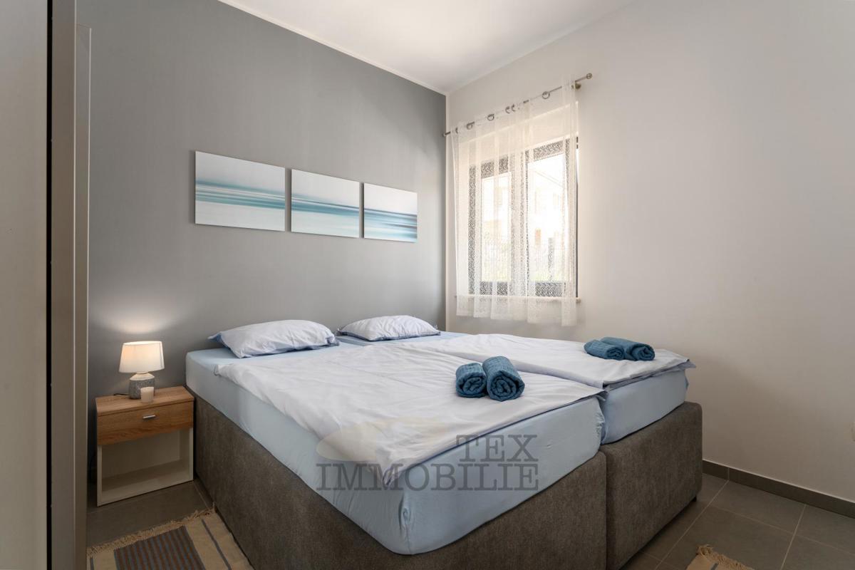 Moderna hiša z bazenom in pogledom na morje, 158m2