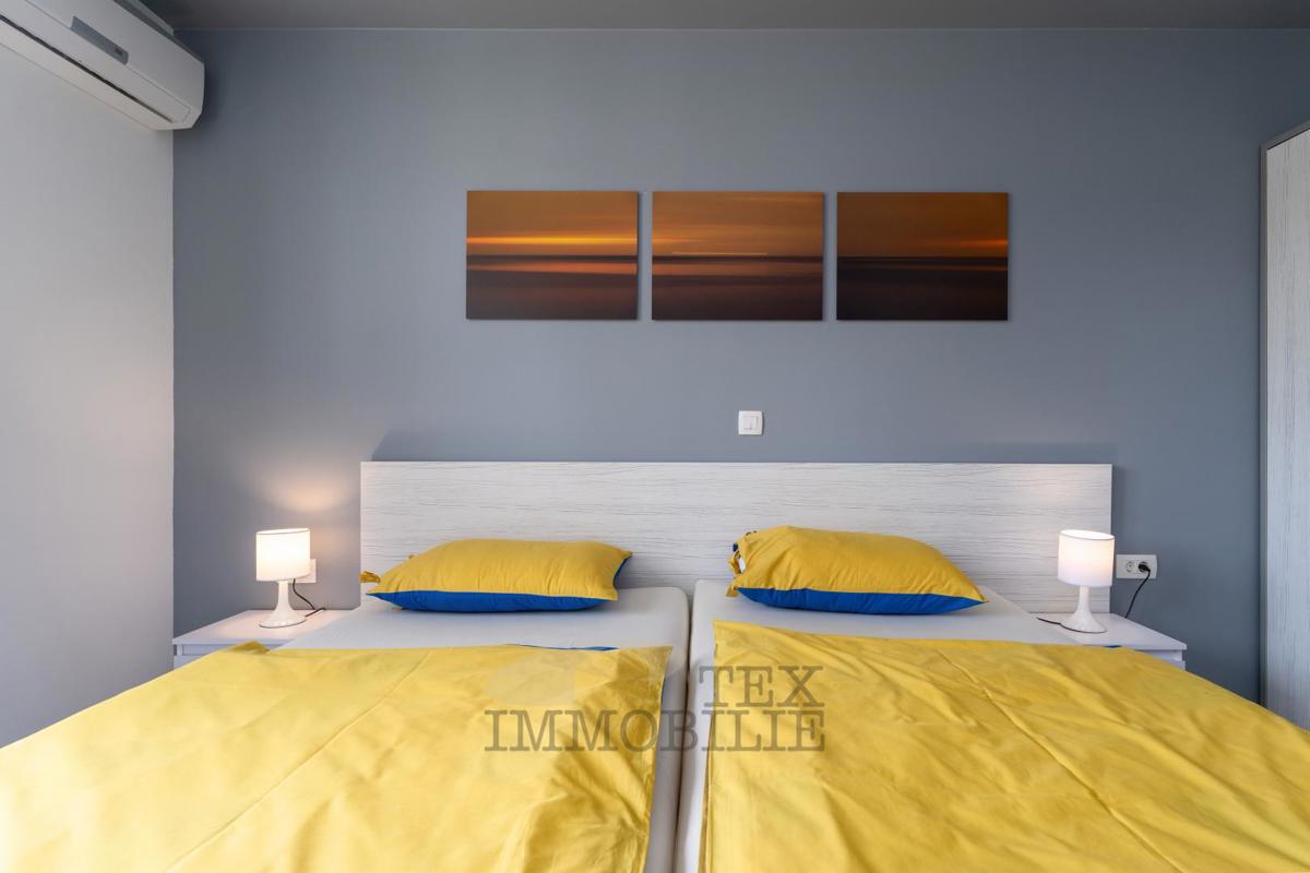 Moderna hiša z bazenom in pogledom na morje, 158m2