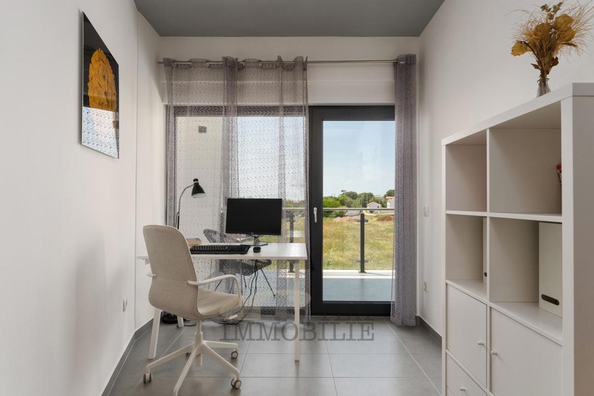 Moderna hiša z bazenom in pogledom na morje, 158m2