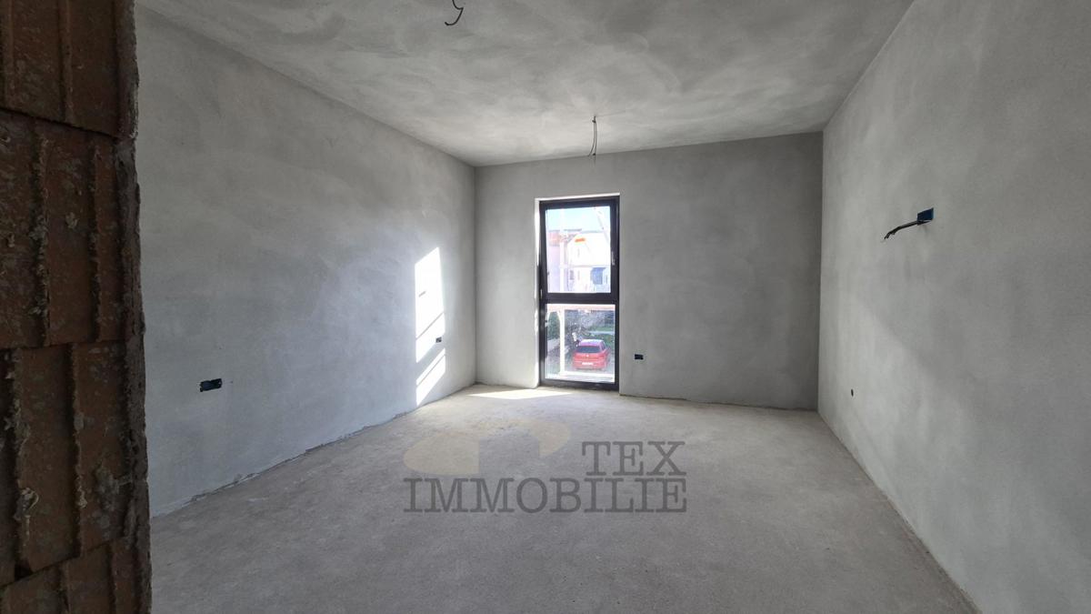 Okolica Poreča, stanovanje s tremi spalnicami, 1 km od morja