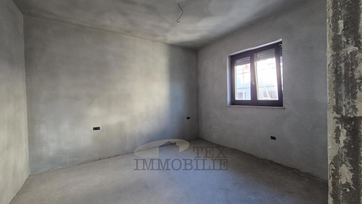 Okolica Poreča, stanovanje s tremi spalnicami, 1 km od morja