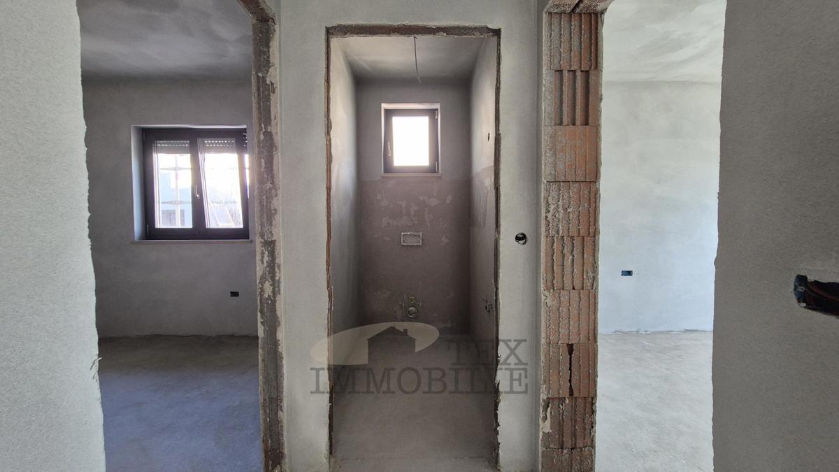 Okolica Poreča, stanovanje s tremi spalnicami, 1 km od morja