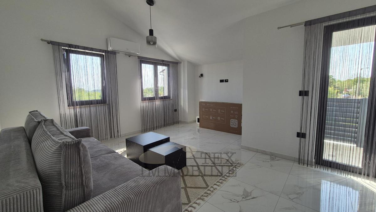 Hiša z dvema apartmajema le 4 km od Poreča