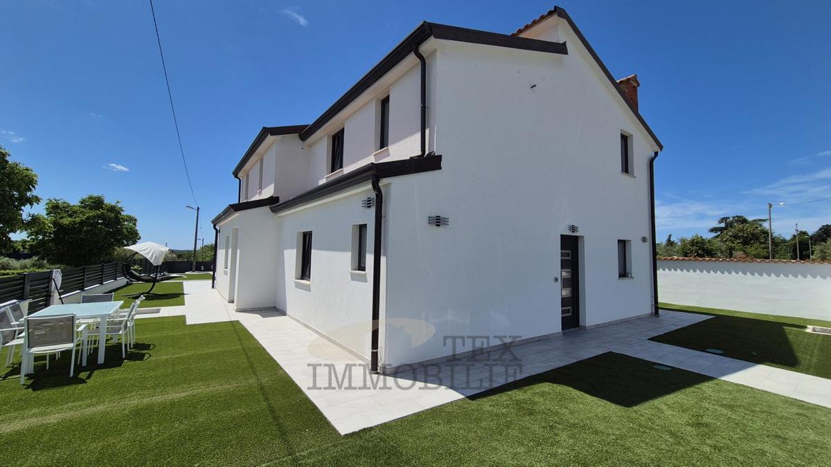 Hiša z dvema apartmajema le 4 km od Poreča