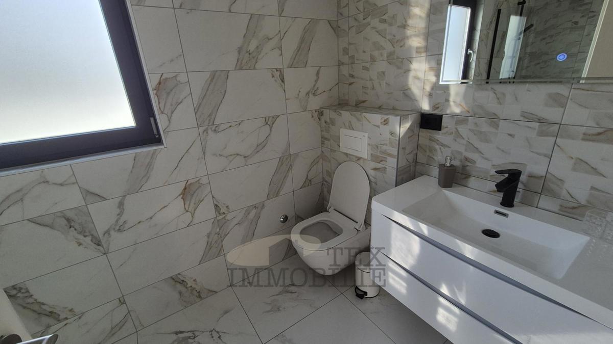 Hiša z dvema apartmajema le 4 km od Poreča