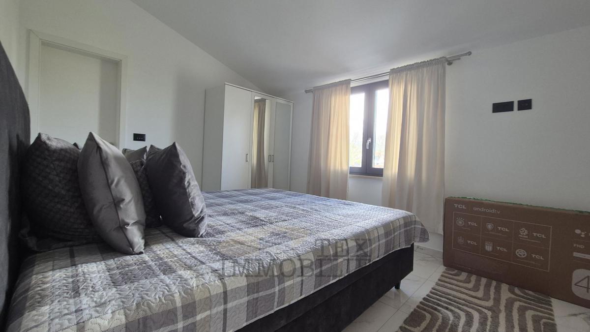 Hiša z dvema apartmajema le 4 km od Poreča