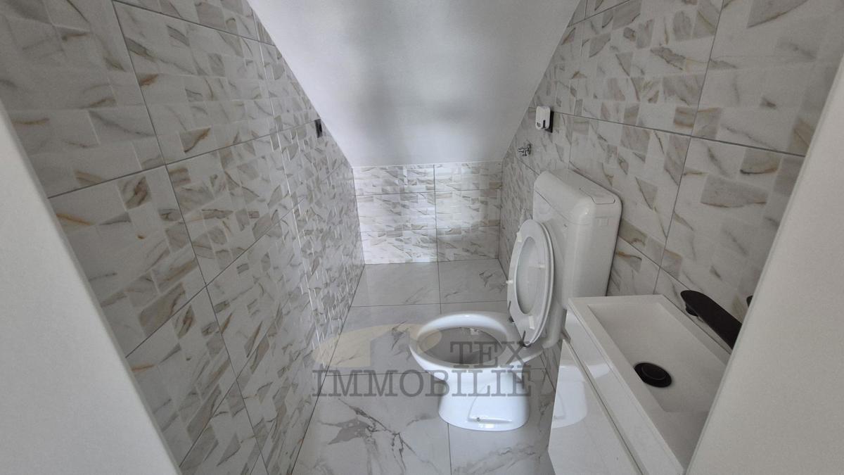 Hiša z dvema apartmajema le 4 km od Poreča
