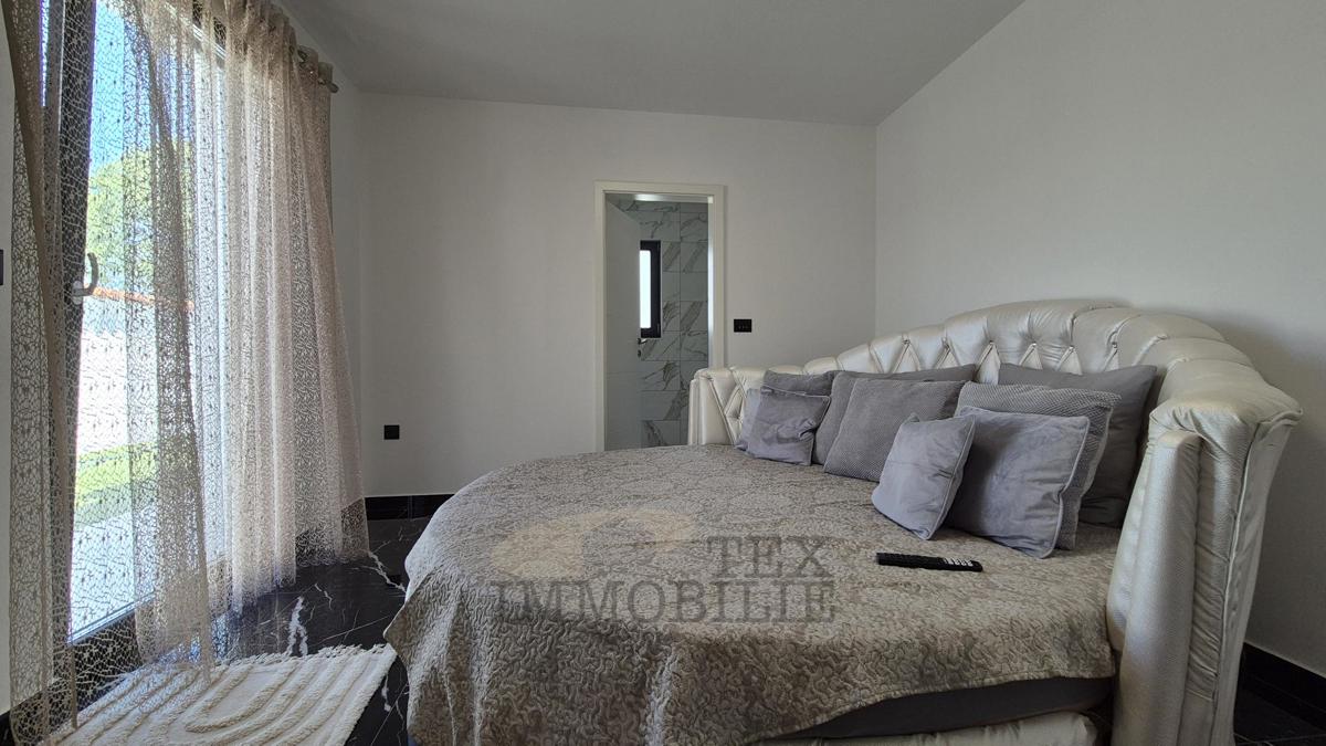 Hiša z dvema apartmajema le 4 km od Poreča