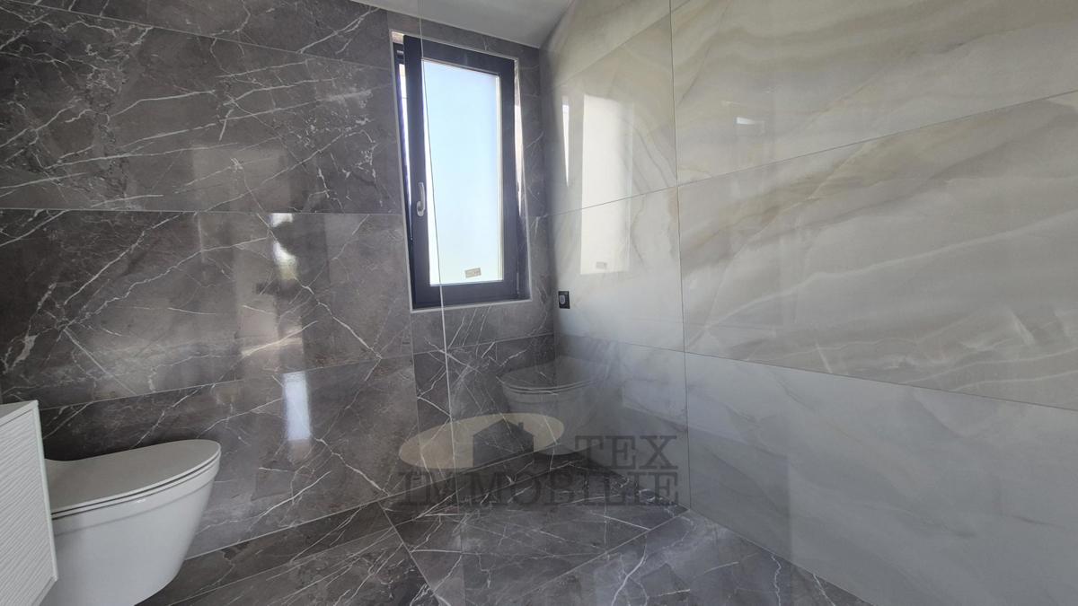 Hiša z dvema apartmajema le 4 km od Poreča