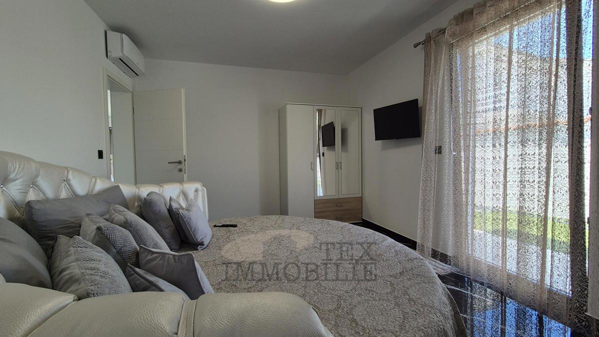 Hiša z dvema apartmajema le 4 km od Poreča