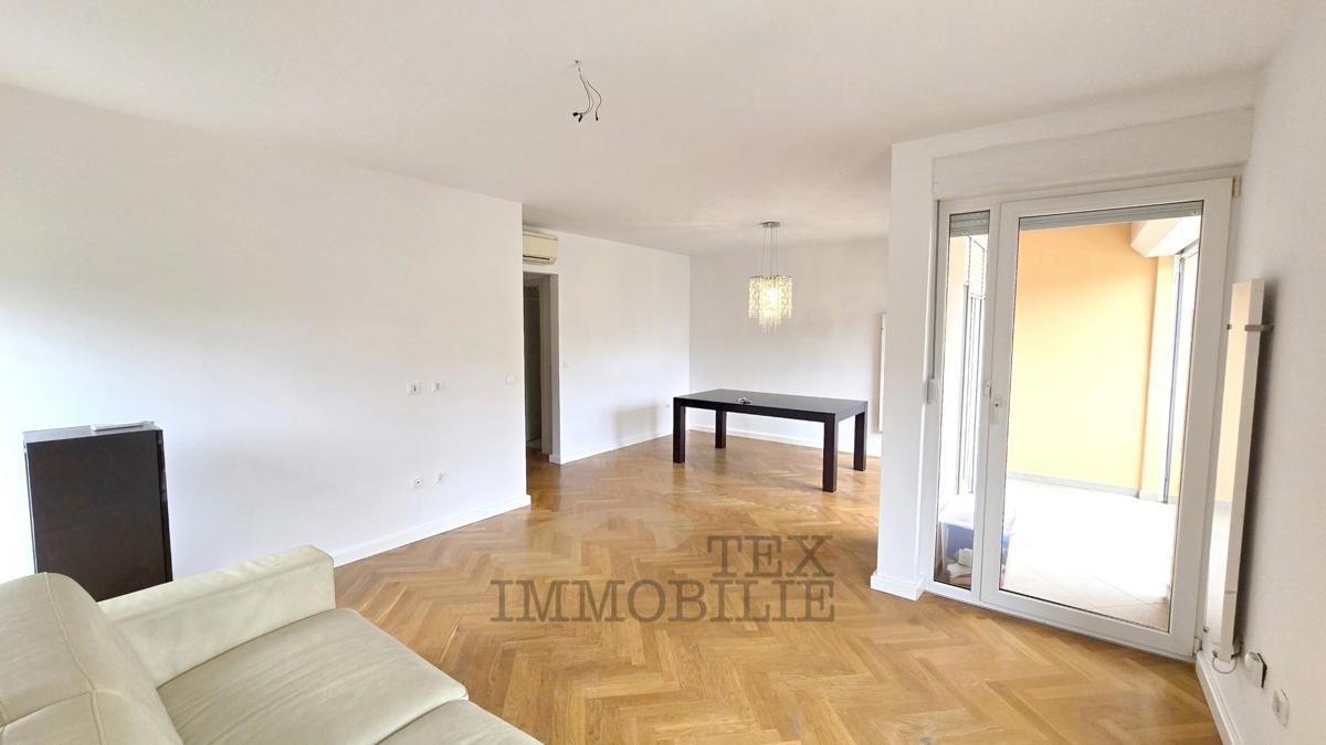 Poreč – Prostorno in svetlo stanovanje v središču mesta, 300 m od morja