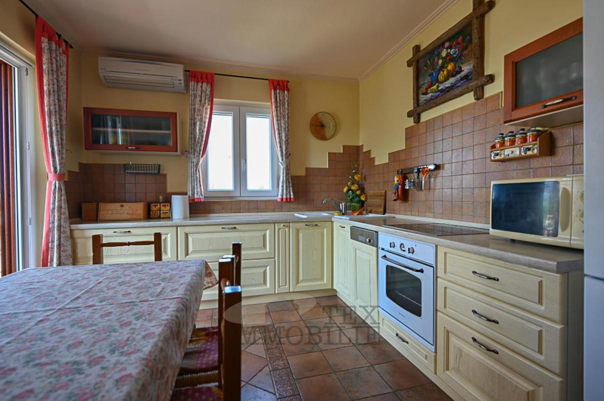 Stanovanje v pritličju s pogledom na morje – Novigrad