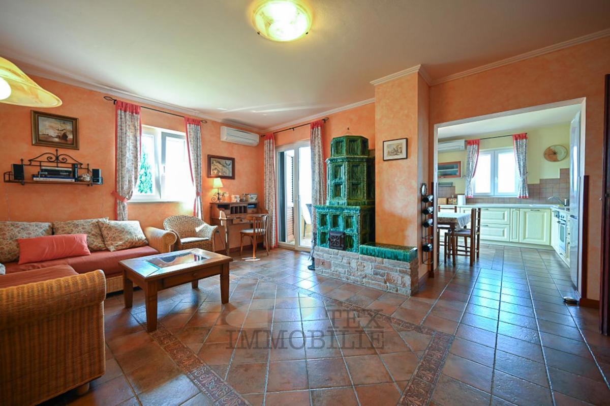 Stanovanje v pritličju s pogledom na morje – Novigrad