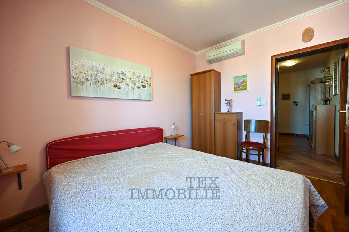 Stanovanje v pritličju s pogledom na morje – Novigrad