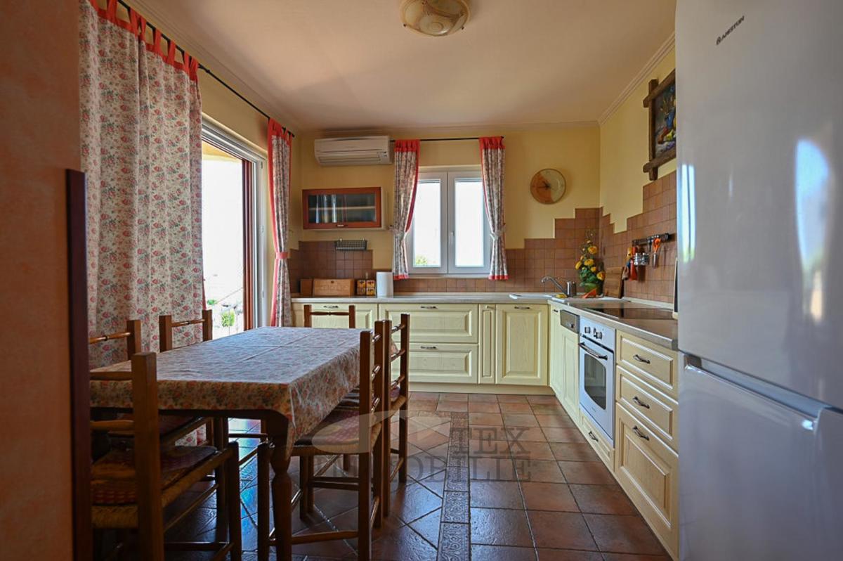 Stanovanje v pritličju s pogledom na morje – Novigrad