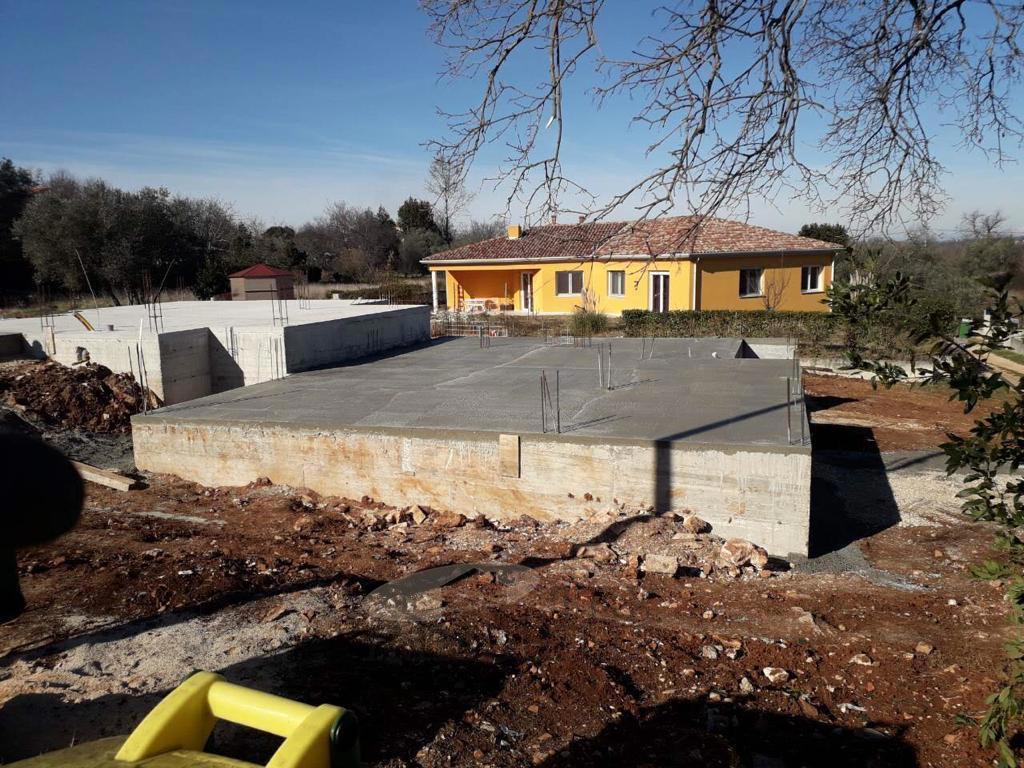 Zemljišče z gradbenim dovoljenjem za gradnjo hiše