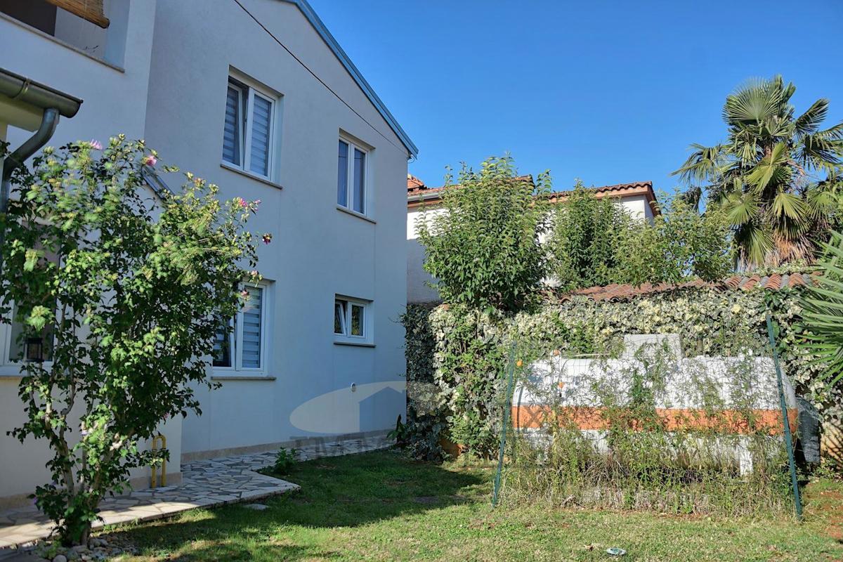 Funtana, lepa hiša le 250 metrov od morja