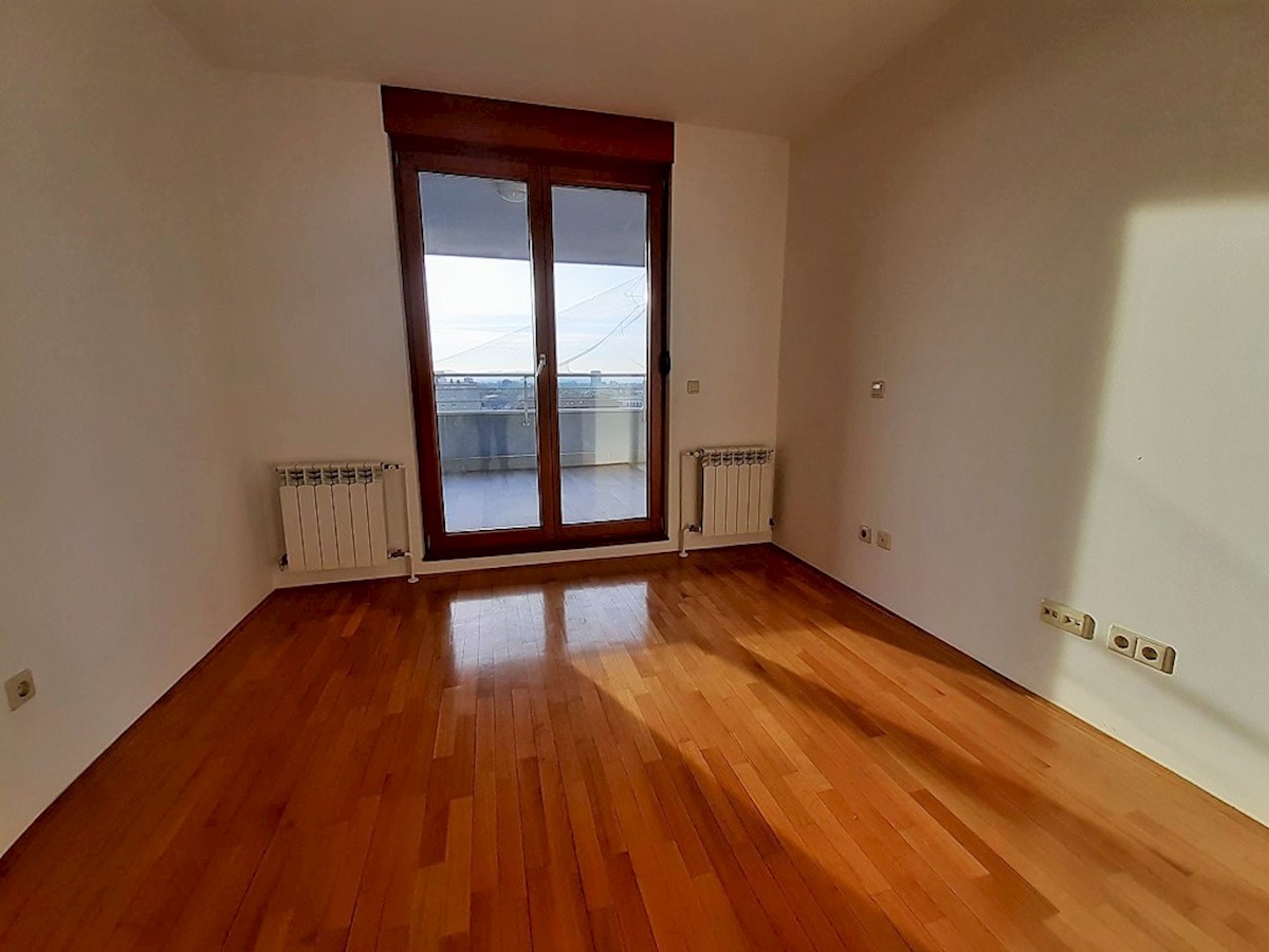 Zagreb, Trešnjevka, luksuzno petsobno stanovanje-penthouse, 3 parkirna mesta