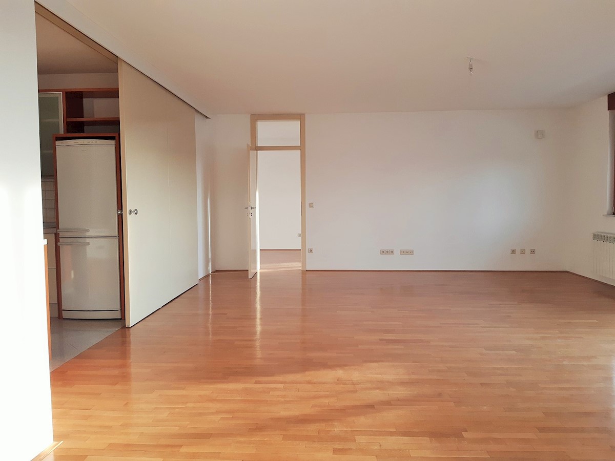 Zagreb, Trešnjevka, luksuzno petsobno stanovanje-penthouse, 3 parkirna mesta