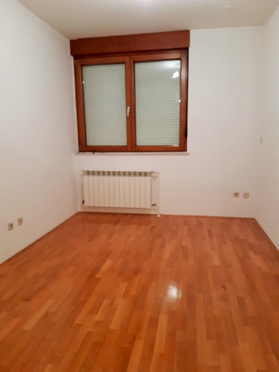 Zagreb, Trešnjevka, luksuzno petsobno stanovanje-penthouse, 3 parkirna mesta