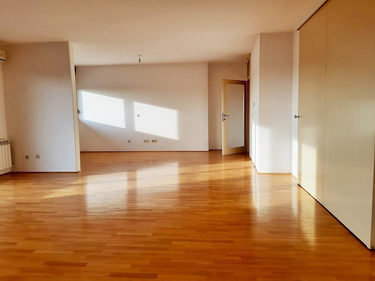 Zagreb, Trešnjevka, luksuzno petsobno stanovanje-penthouse, 3 parkirna mesta