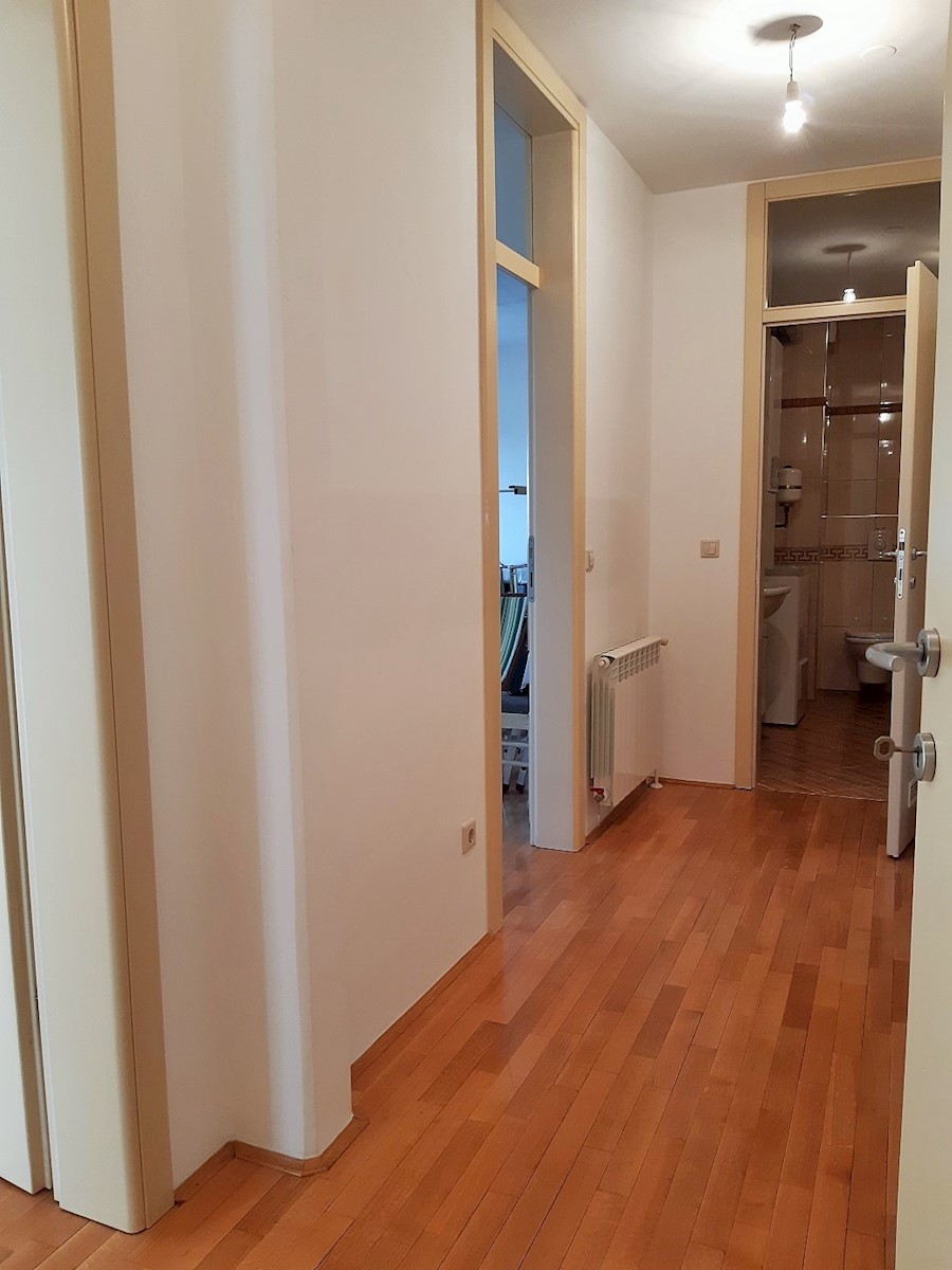 Zagreb, Trešnjevka, luksuzno petsobno stanovanje-penthouse, 3 parkirna mesta