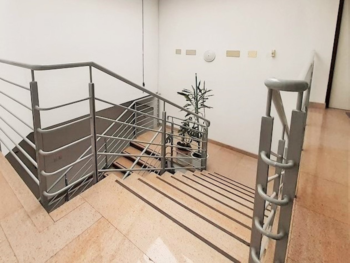 Zagreb, Trešnjevka, luksuzno petsobno stanovanje-penthouse, 3 parkirna mesta