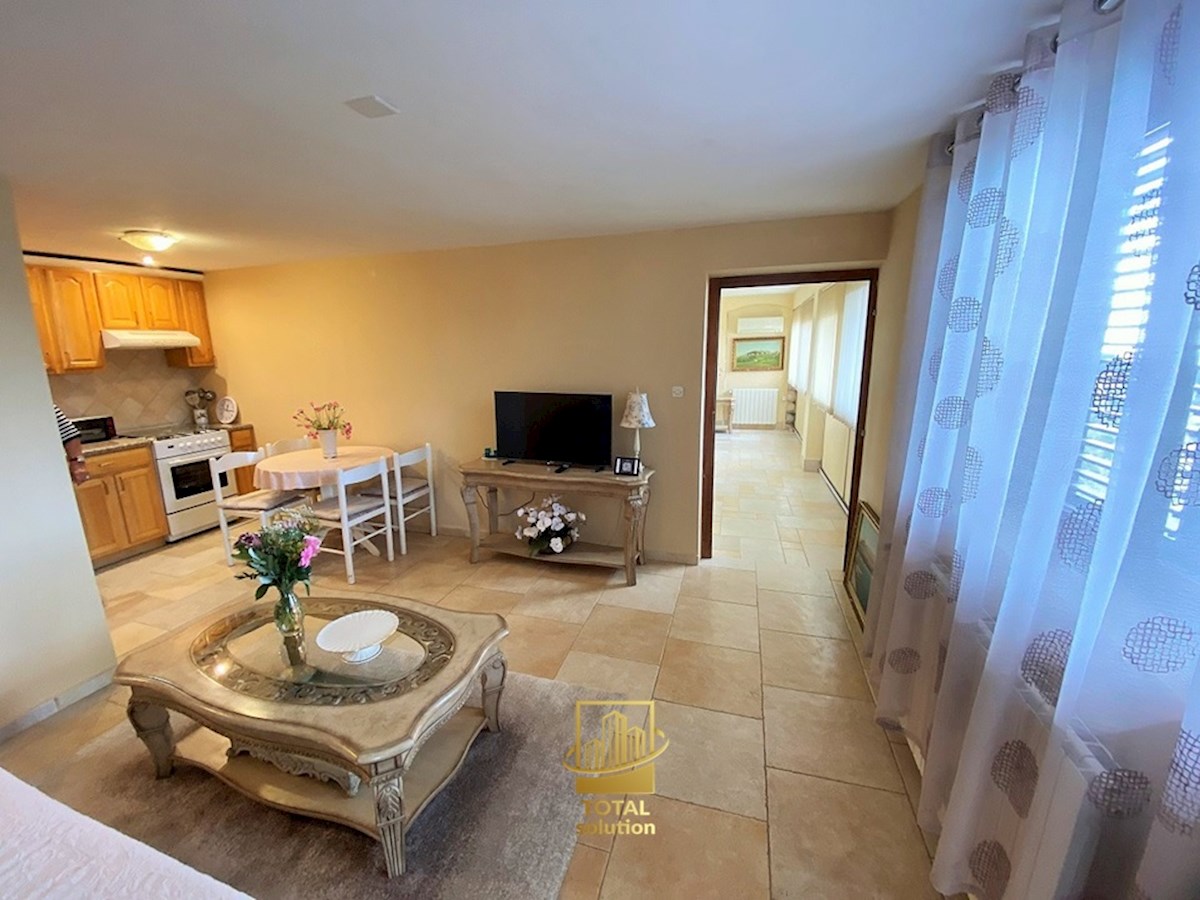 Rabac, ekskluzivna vila 350 m2 s fantastičnim pogledom na morje!!