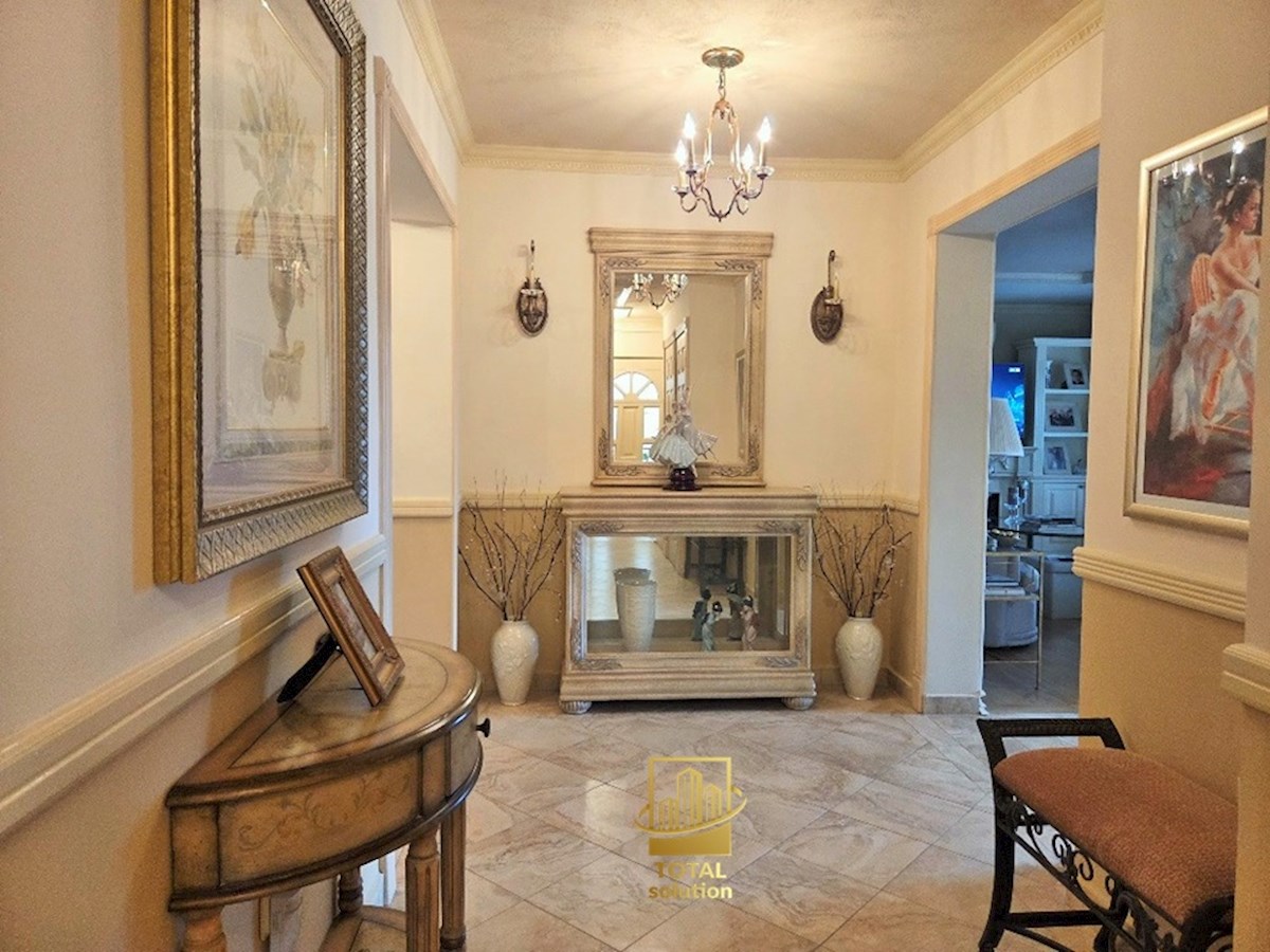 Rabac, ekskluzivna vila 350 m2 s fantastičnim pogledom na morje!!