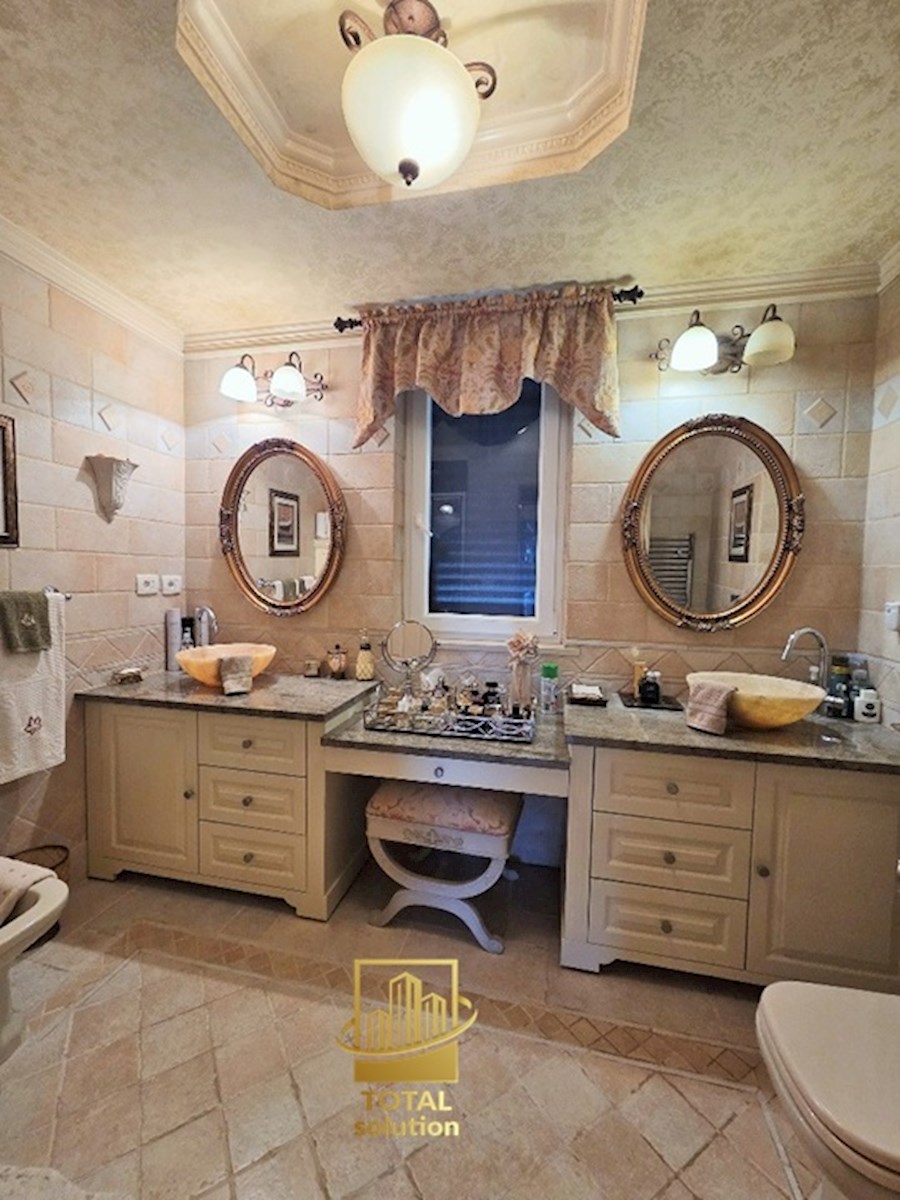 Rabac, ekskluzivna vila 350 m2 s fantastičnim pogledom na morje!!