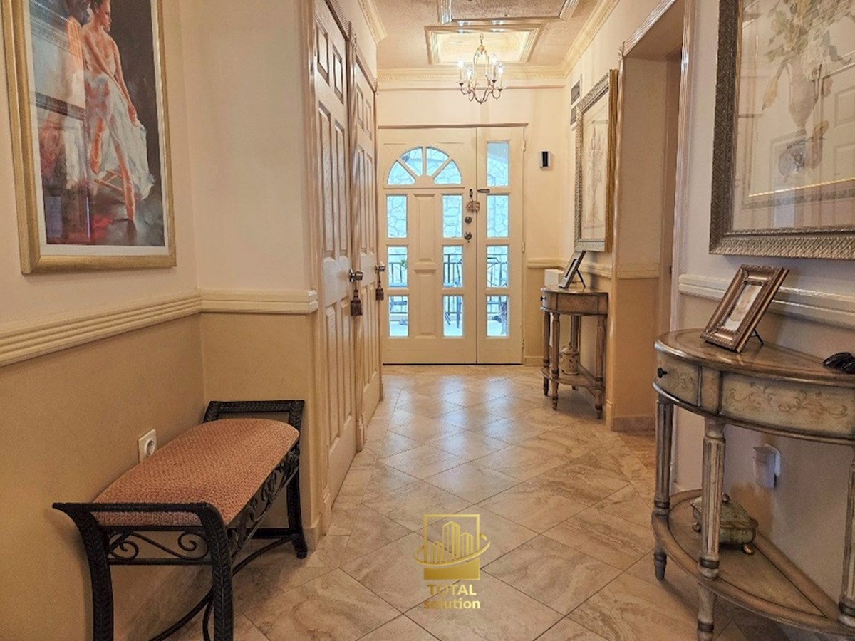 Rabac, ekskluzivna vila 350 m2 s fantastičnim pogledom na morje!!