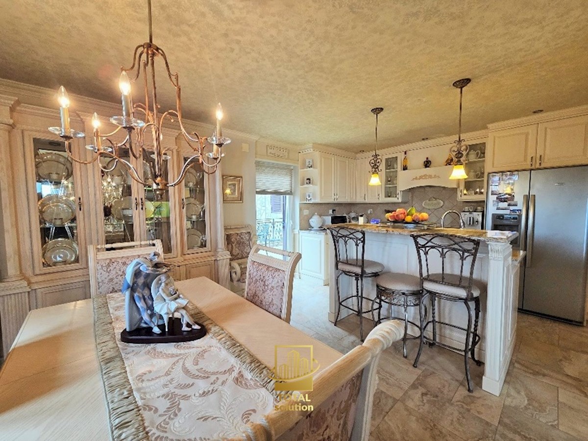 Rabac, ekskluzivna vila 350 m2 s fantastičnim pogledom na morje!!