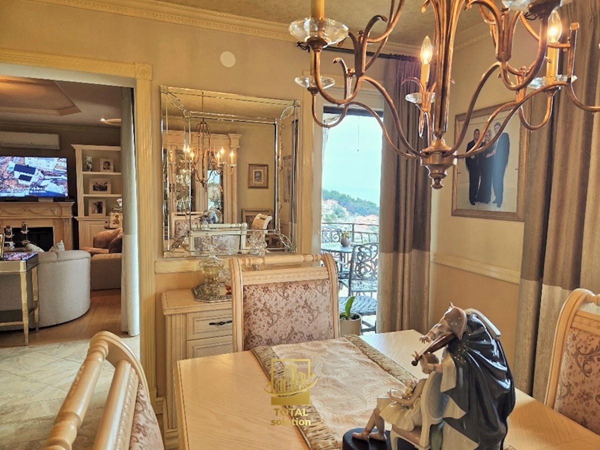 Rabac, ekskluzivna vila 350 m2 s fantastičnim pogledom na morje!!