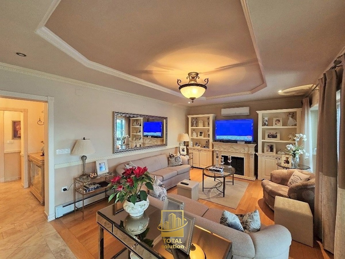 Rabac, ekskluzivna vila 350 m2 s fantastičnim pogledom na morje!!