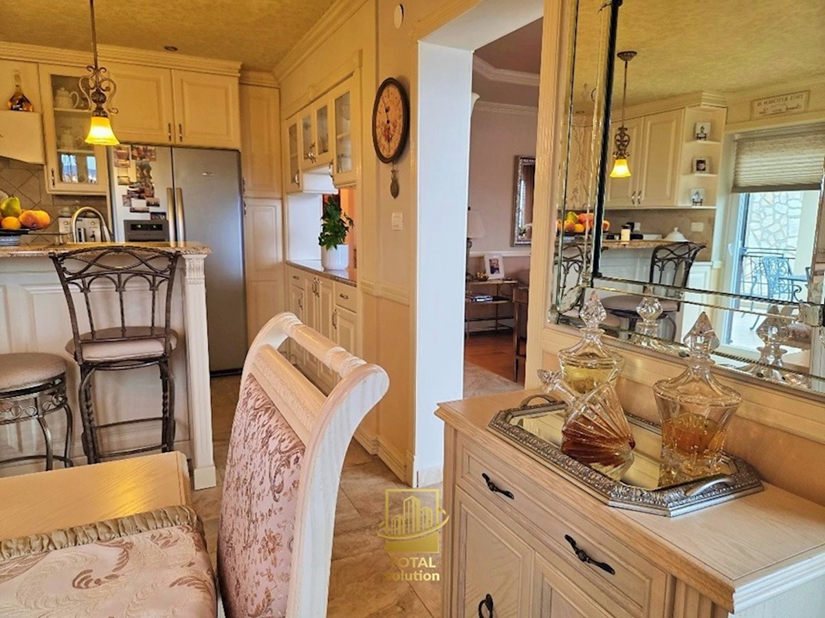 Rabac, ekskluzivna vila 350 m2 s fantastičnim pogledom na morje!!