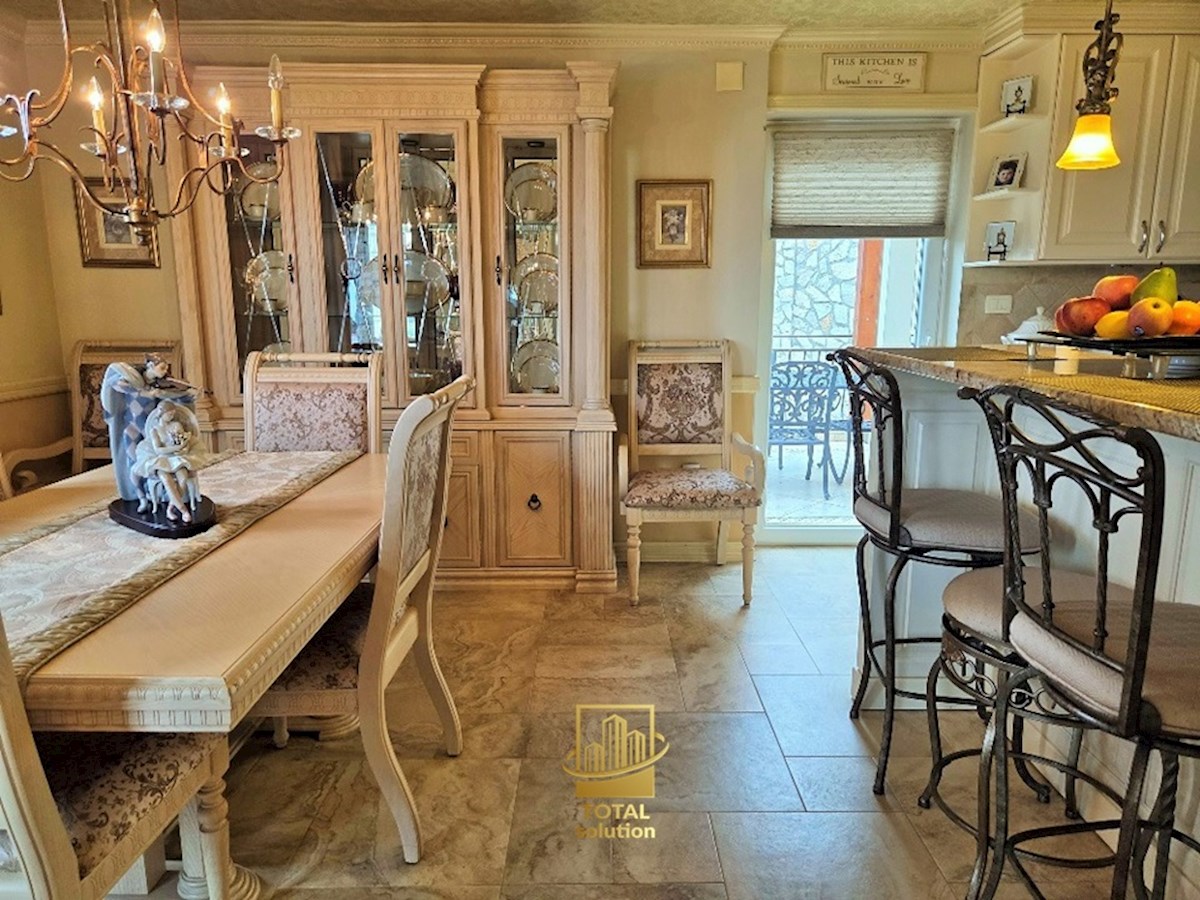 Rabac, ekskluzivna vila 350 m2 s fantastičnim pogledom na morje!!