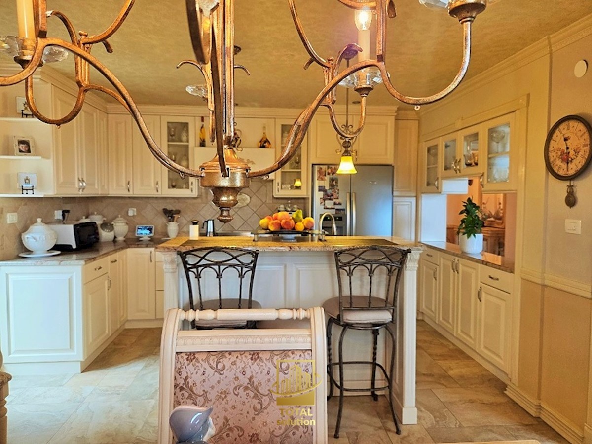 Rabac, ekskluzivna vila 350 m2 s fantastičnim pogledom na morje!!