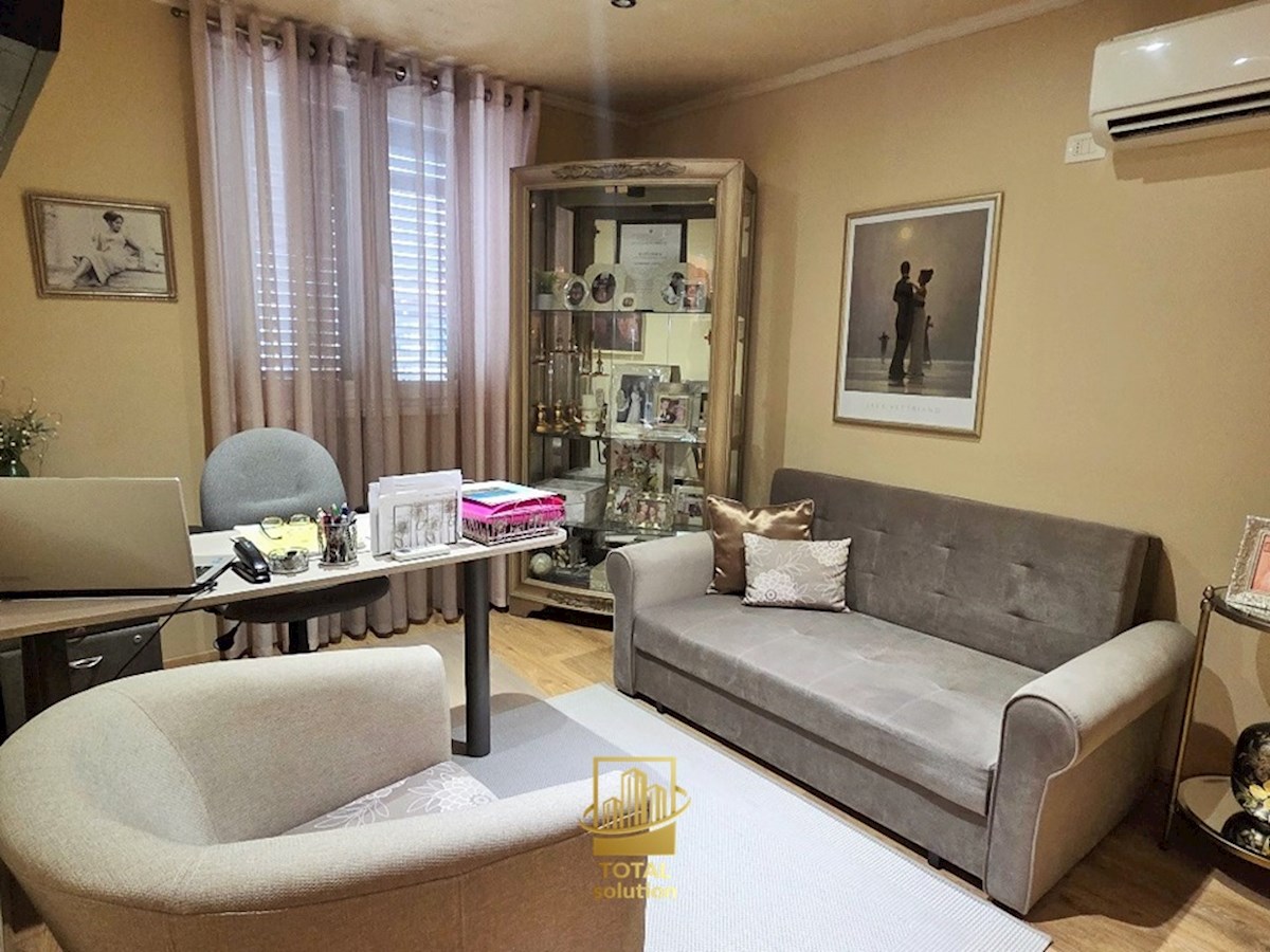 Rabac, ekskluzivna vila 350 m2 s fantastičnim pogledom na morje!!