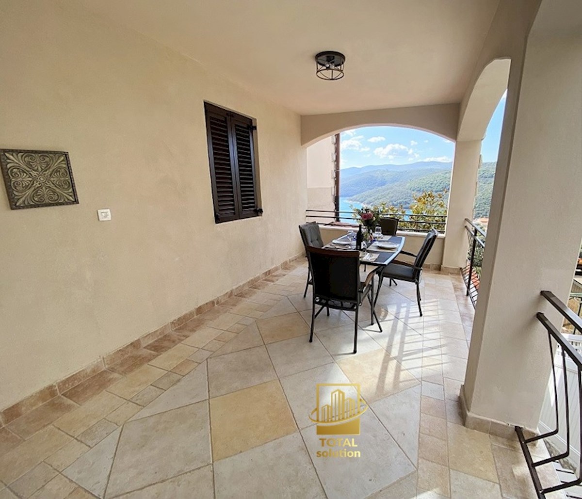 Rabac, ekskluzivna vila 350 m2 s fantastičnim pogledom na morje!!