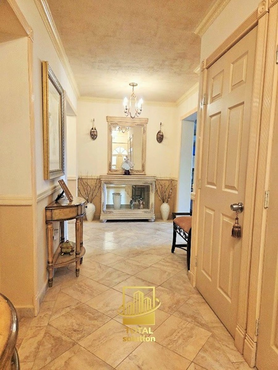 Rabac, ekskluzivna vila 350 m2 s fantastičnim pogledom na morje!!