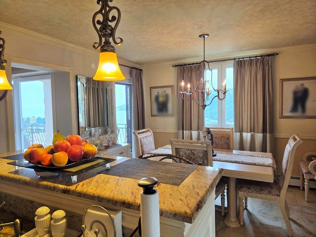 Rabac, ekskluzivna vila 350 m2 s fantastičnim pogledom na morje!!