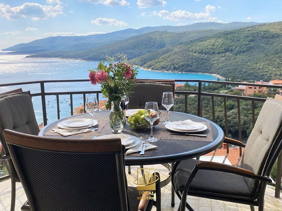 Rabac, ekskluzivna vila 350 m2 s fantastičnim pogledom na morje!!