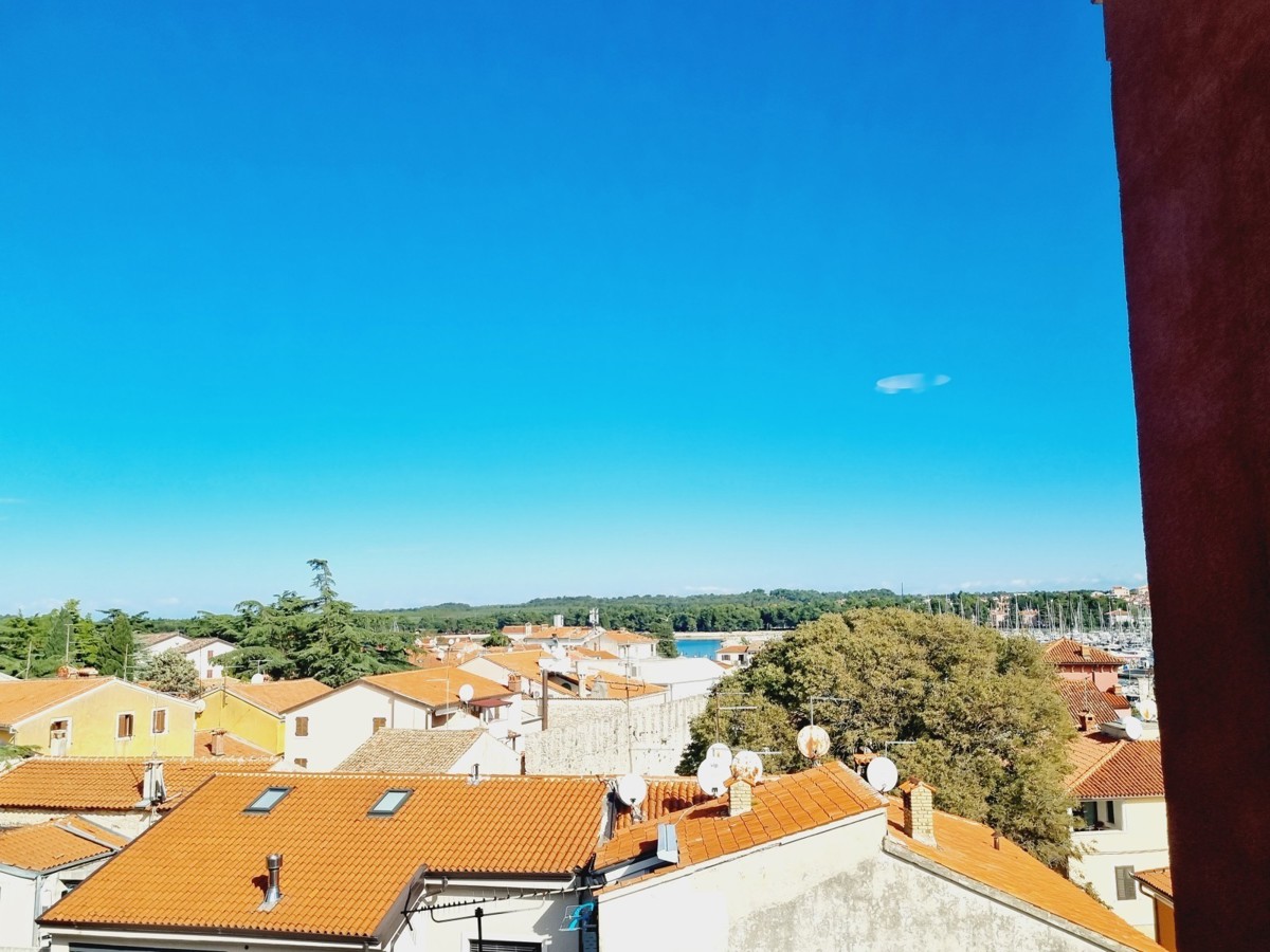 Popolnoma opremljeno stanovanje v centru Novigrada