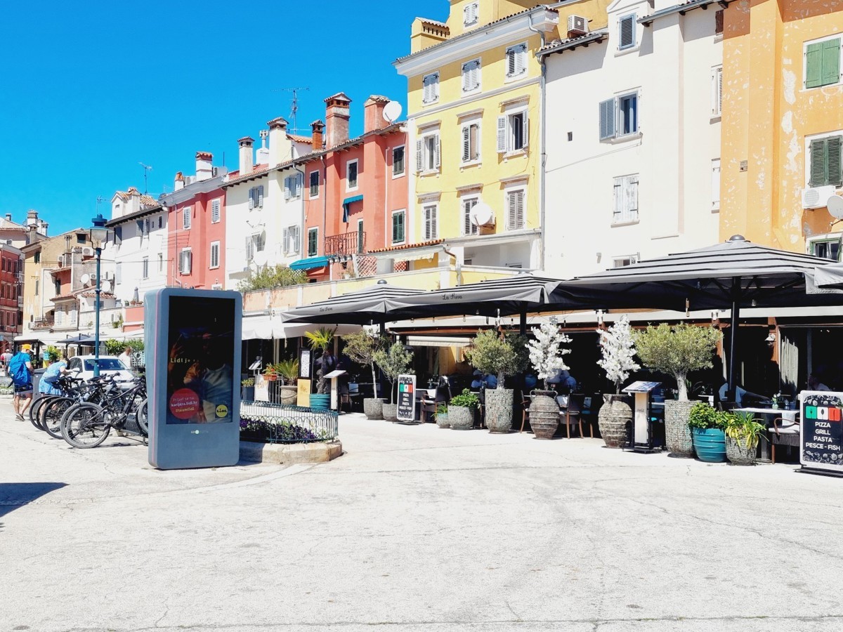 EKSKLUZIVNO!!! Edinstveno stanovanje s pogledom na morje in marino v središču Rovinja.