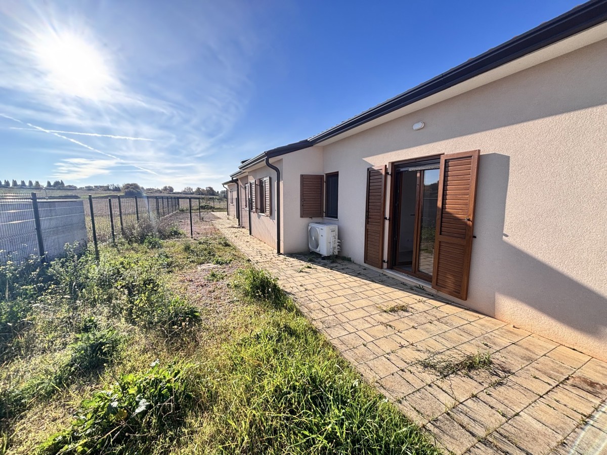 Čudovita enonadstropna hiša na mirni lokaciji v Novigradu